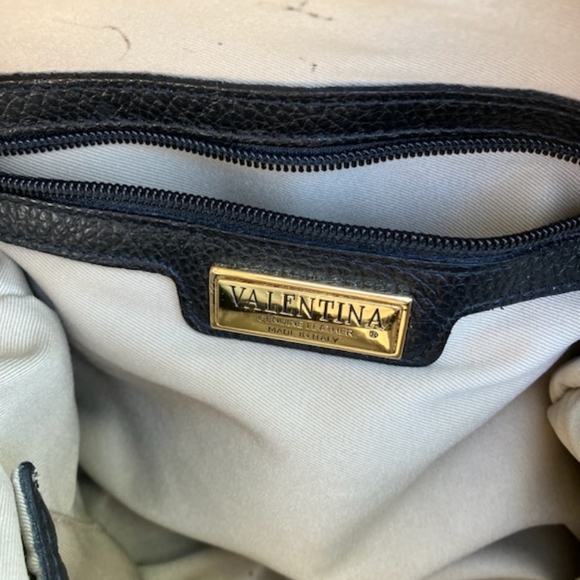 Vintage Valentina leather cross body. - Picture 2 of 3